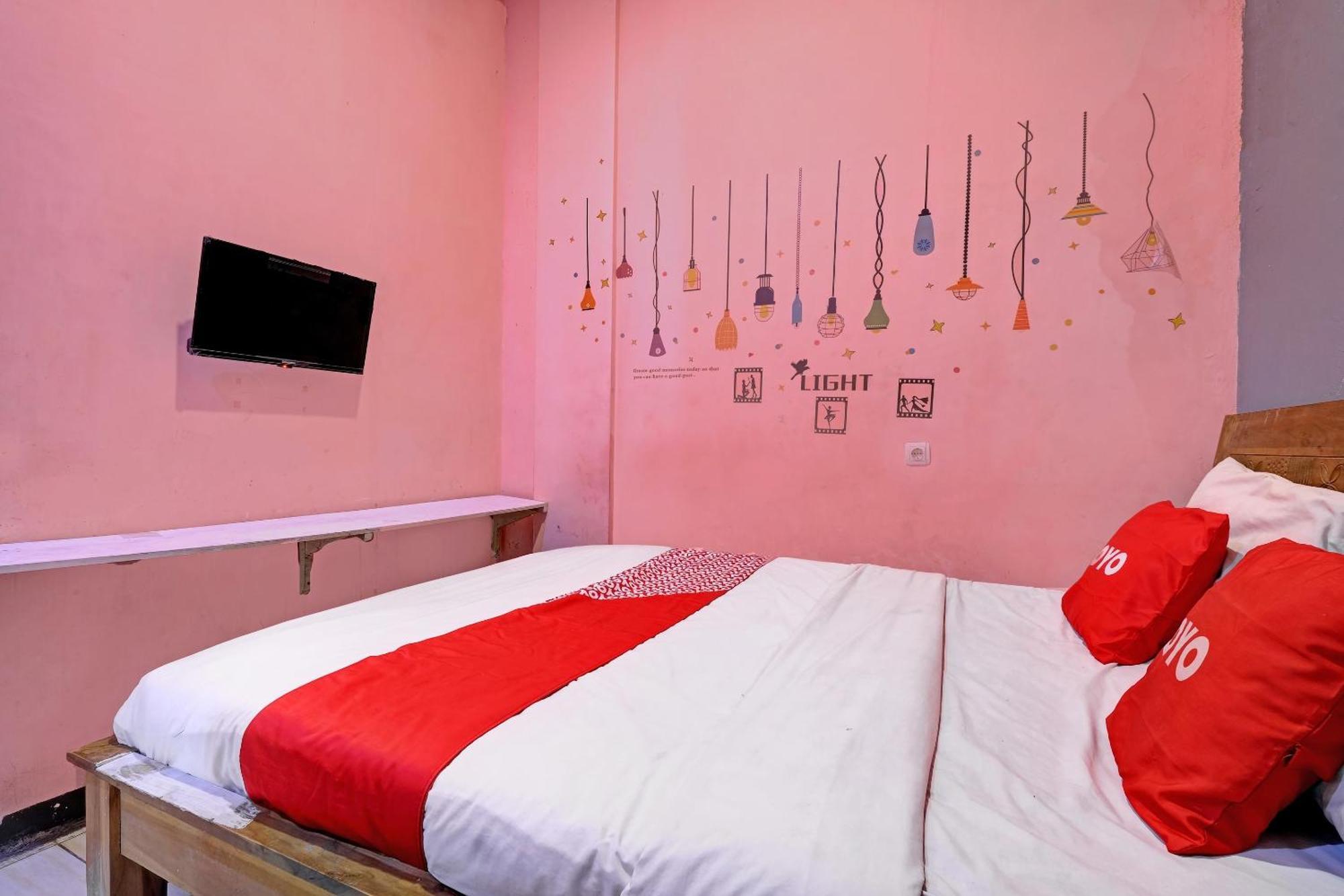 Oyo Life 92877 Hotel Rainbow 7296 Semarang Exterior foto